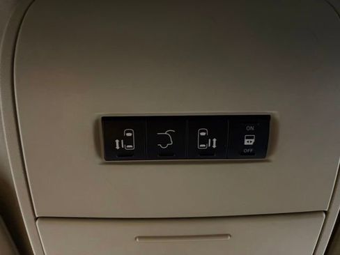 Used 2012 Chrysler Town & Country Touring-L w/ Premium Group FWD image 41