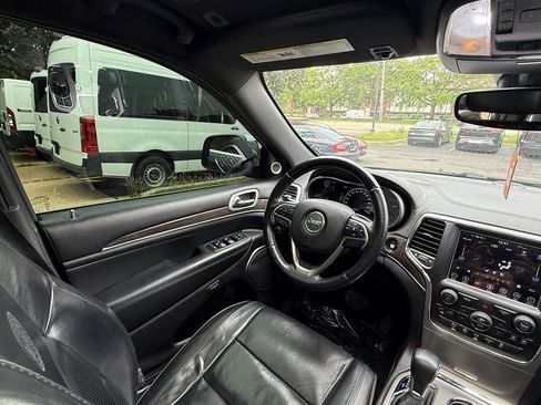 Used 2018 Jeep Grand Cherokee Overland AWD/4WD image 12