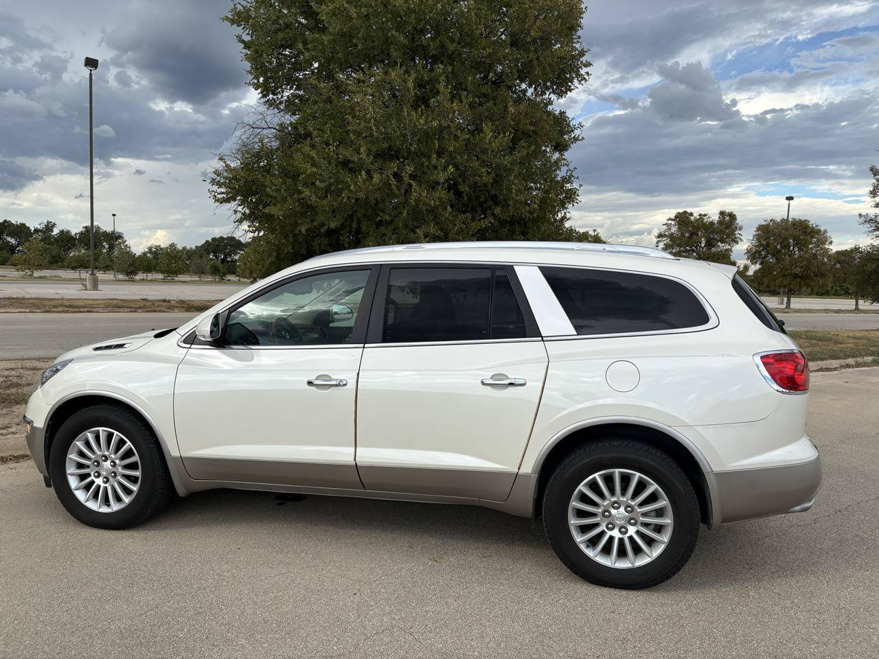 Used 2012 Buick Enclave Leather w/ LPO, Cargo Convenience Pkg FWD image 4