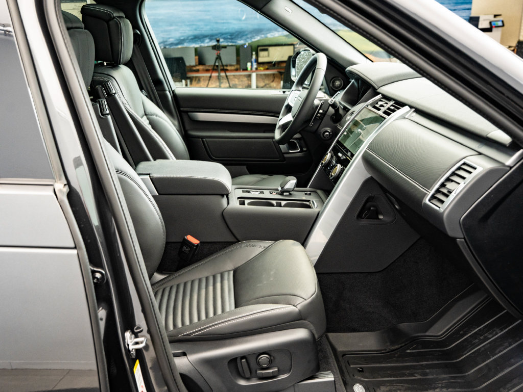 New 2026 Land Rover Discovery Limited Edition AWD/4WD image 25