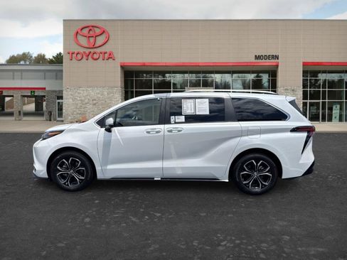 Certified 2026 Toyota Sienna Platinum AWD/4WD image 4