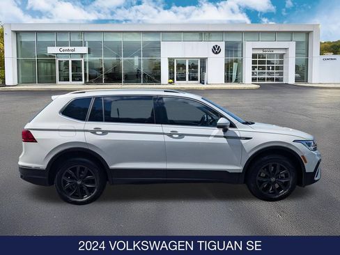 Used 2024 Volkswagen Tiguan SE AWD/4WD image 9