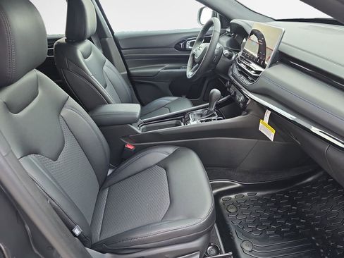 New 2026 Jeep Compass Latitude w/ Sun and Sound Group image 25