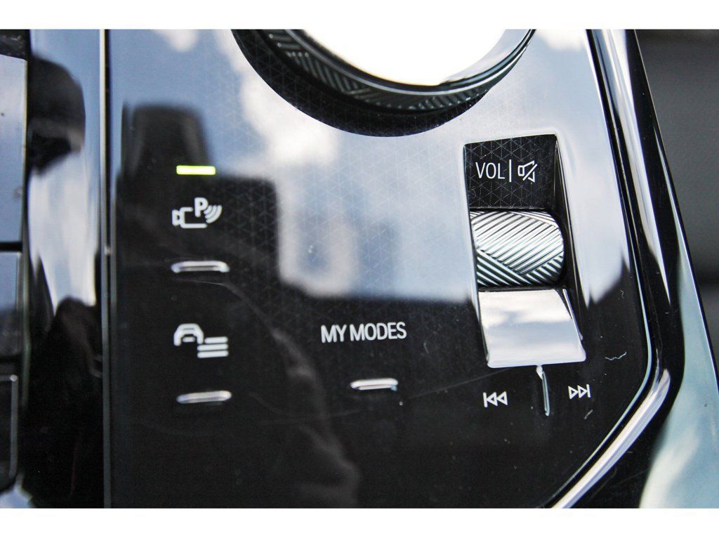 Used 2024 BMW i5 eDrive40i w/ M Sport Package RWD image 33