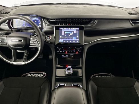 Used 2024 Jeep Grand Cherokee L Altitude image 23