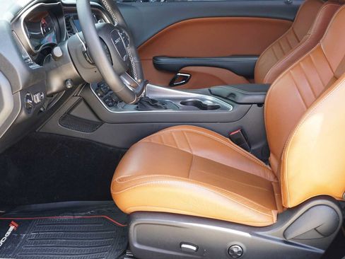 Used 2016 Dodge Challenger SRT Hellcat RWD image 9