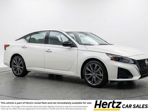 Used 2025 Nissan Altima 2.5 SV image 1