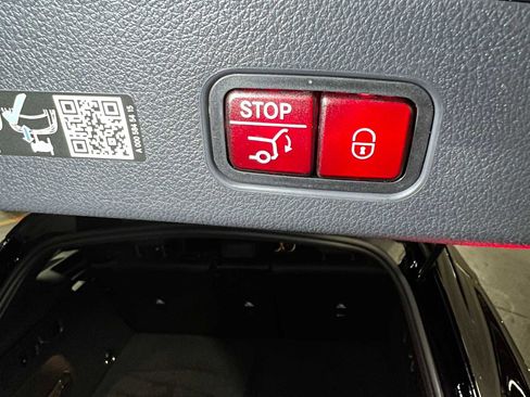 Used 2025 Mercedes-Benz GLC 300 4MATIC image 18