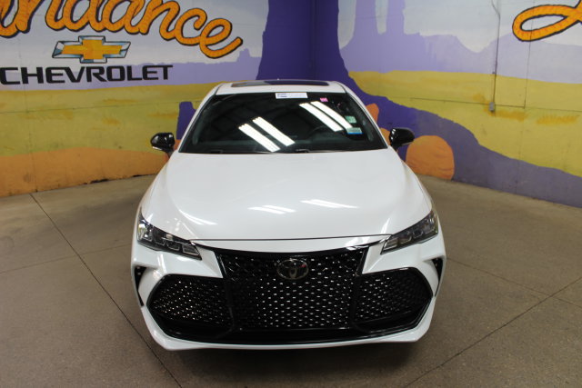 Used 2019 Toyota Avalon XSE FWD image 3