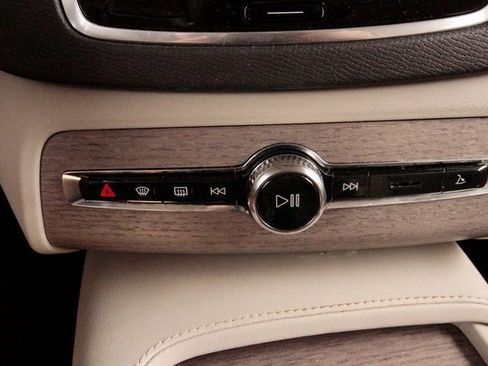 Used 2023 Volvo XC90 T8 Plus w/ Protection Package Premier image 38