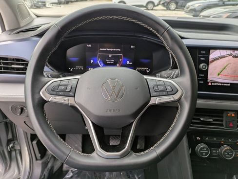 Used 2024 Volkswagen Taos SE image 15