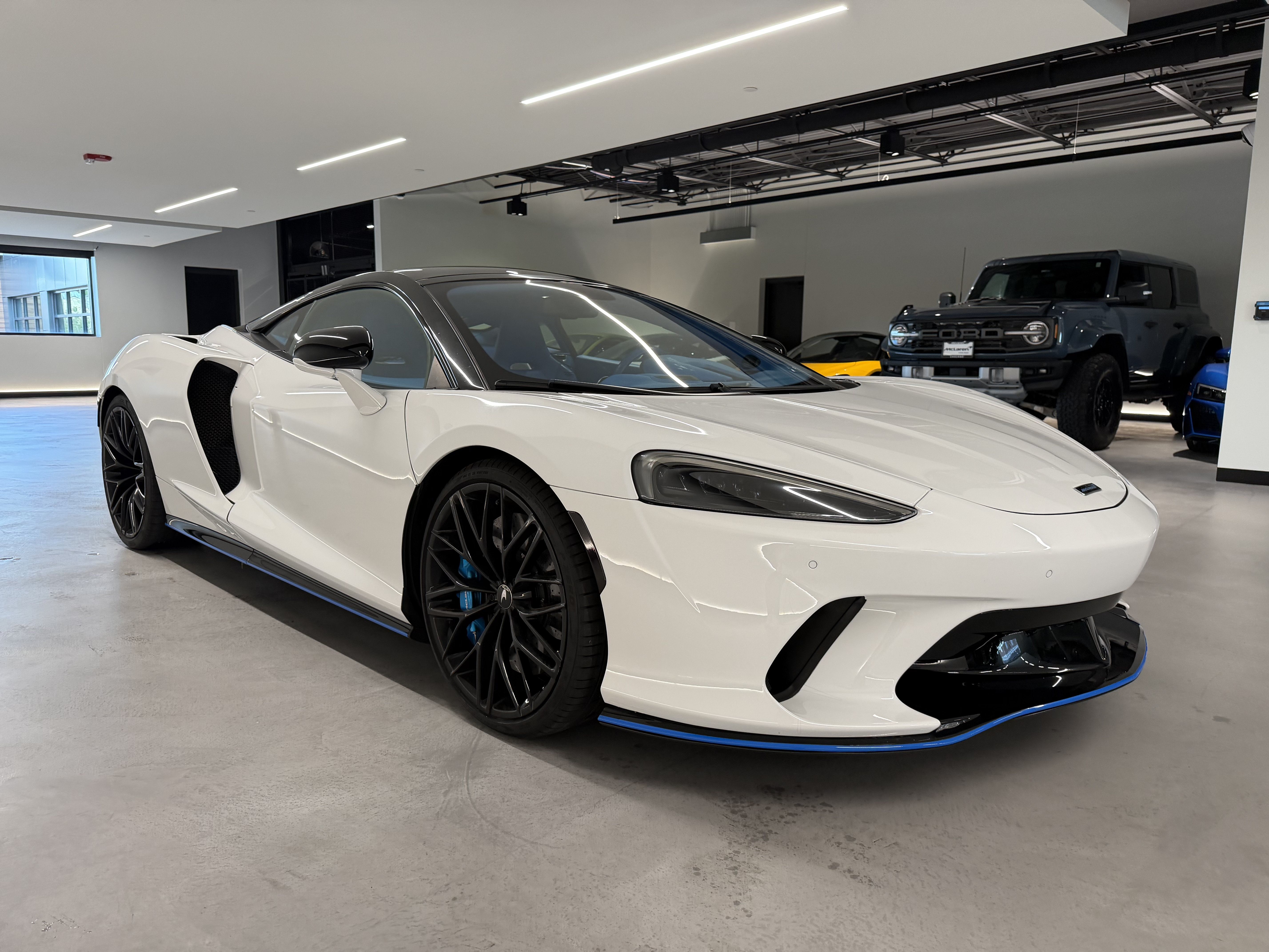 Used 2023 McLaren GT RWD image 5