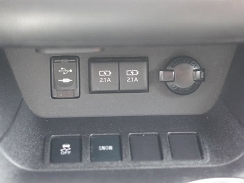 Used 2017 Toyota Highlander Limited w/ Carpet Mat Package FWD image 32