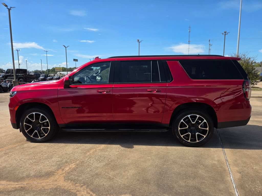 Used 2023 Chevrolet Suburban RST RWD image 8