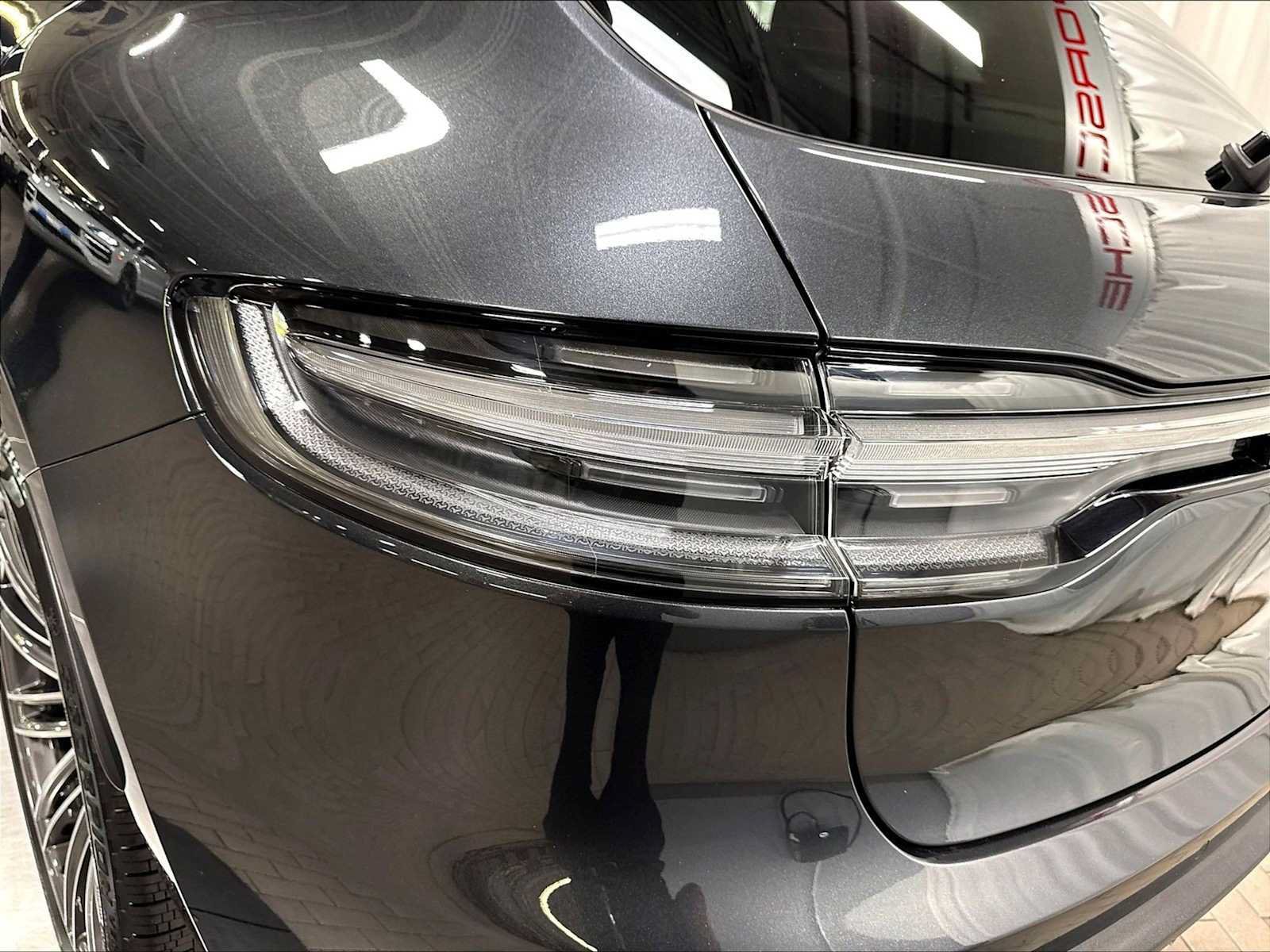Used 2024 Porsche Macan AWD/4WD image 35