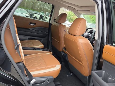 New 2026 Nissan Pathfinder Platinum image 13