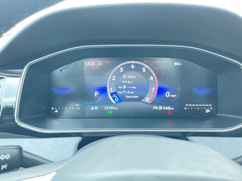 Used 2025 Volkswagen Jetta SE image 41