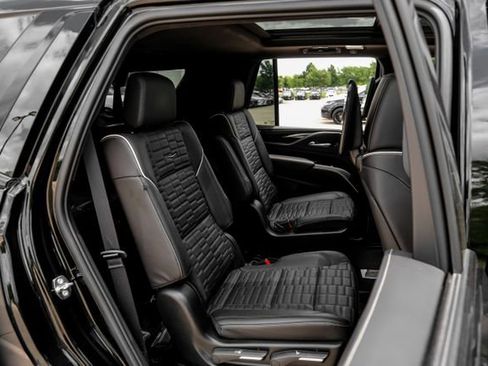 Used 2024 Cadillac Escalade Sport Platinum w/ LPO, ONYX Package AWD/4WD image 43