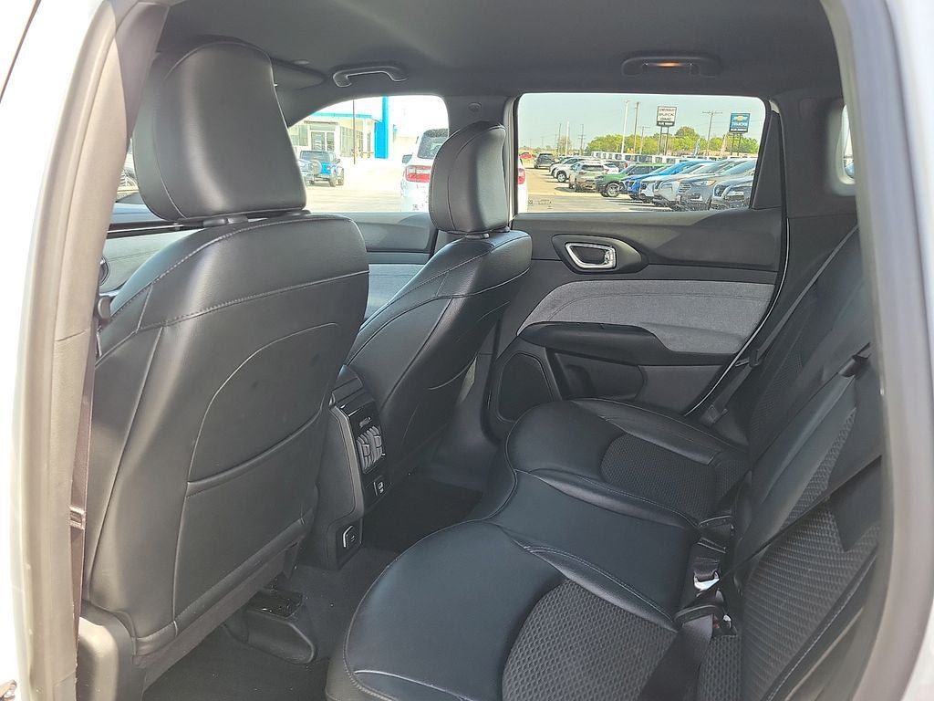 Used 2024 Jeep Compass Latitude AWD/4WD image 9