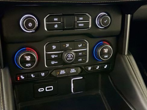 Used 2023 Chevrolet Suburban Premier image 17
