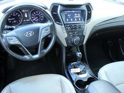 Used 2017 Hyundai Santa Fe Sport image 16