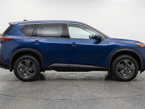 Used 2025 Nissan Rogue SV FWD image 11