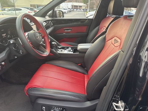 Used 2022 Bentley Bentayga image 6