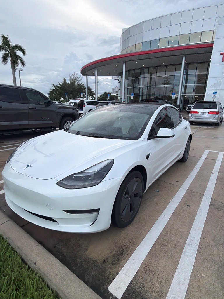Used 2023 Tesla Model 3 Standard Range RWD image 3