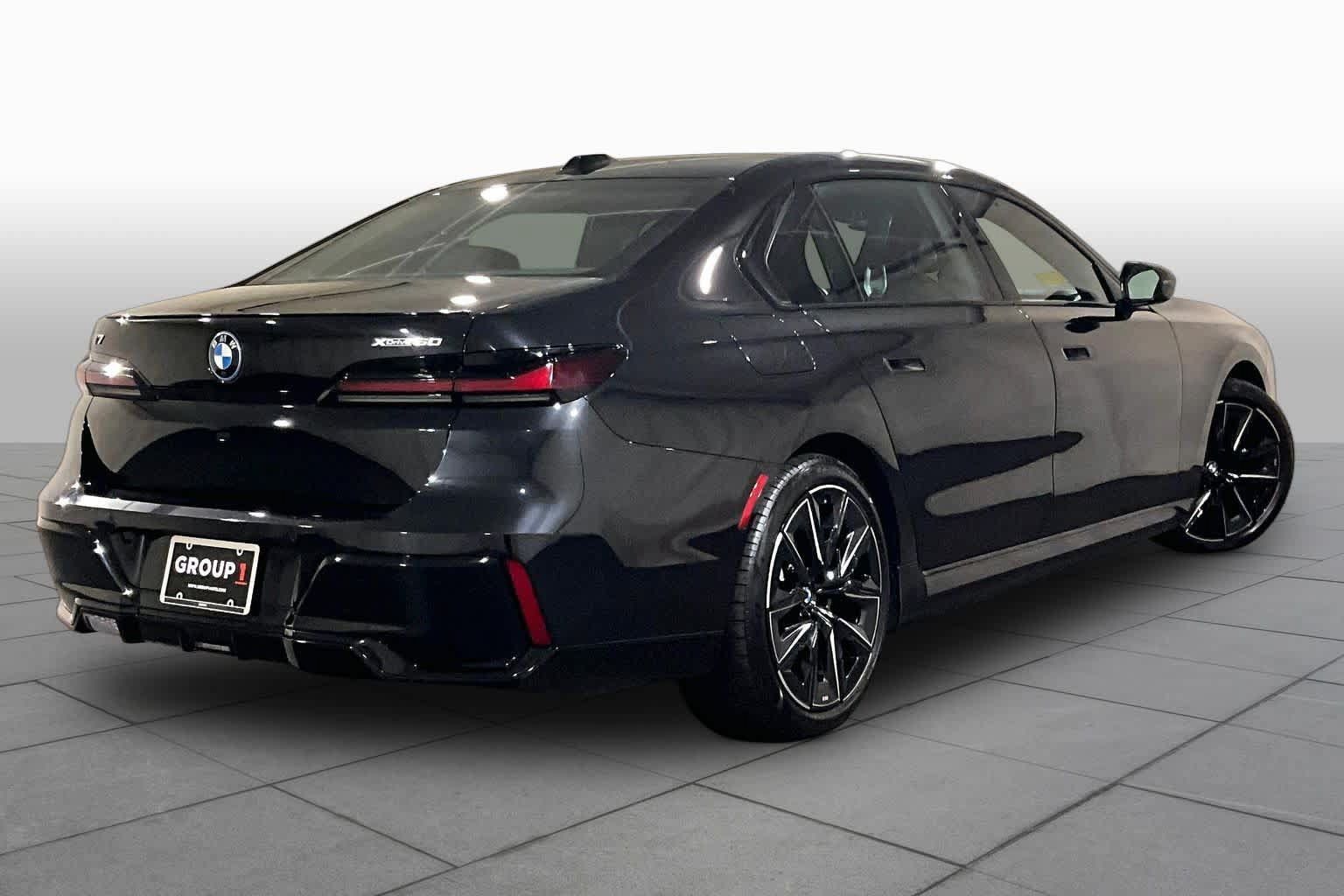 Used 2023 BMW i7 xDrive60 AWD/4WD image 12
