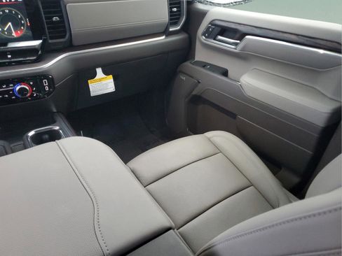 Used 2025 GMC Sierra 1500 SLT w/ SLT Premium Package image 15