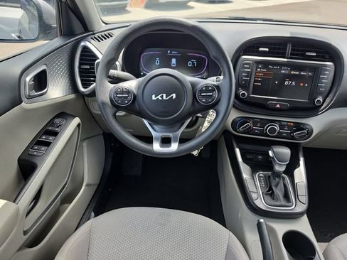 Certified 2025 Kia Soul LX w/ LX Technology Package FWD image 8