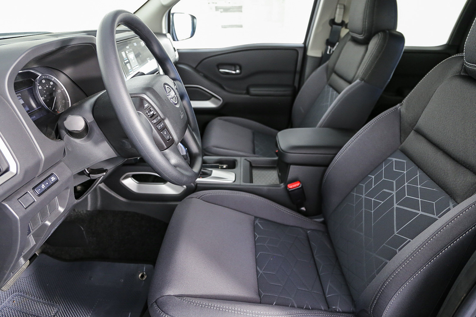 Used 2025 Nissan Frontier SV RWD image 32