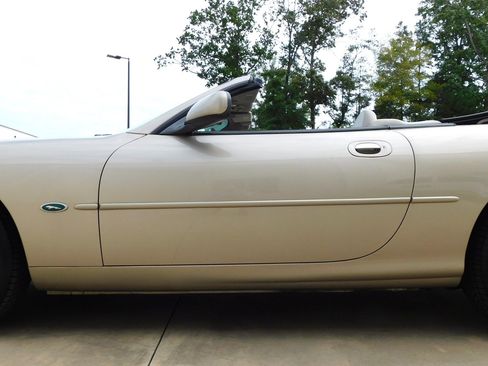 Used 2000 Jaguar XK8 Convertible RWD image 11