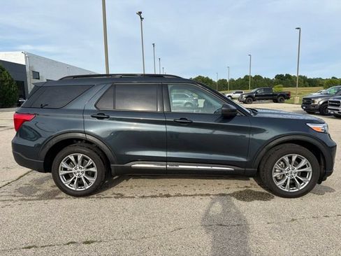 Used 2024 Ford Explorer XLT w/ Equipment Group 202A AWD/4WD image 2