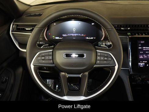 New 2025 Jeep Grand Cherokee Laredo image 7