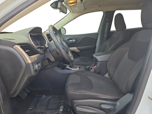Used 2017 Jeep Cherokee Latitude FWD image 13