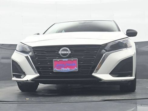Used 2025 Nissan Altima 2.5 SV FWD image 27