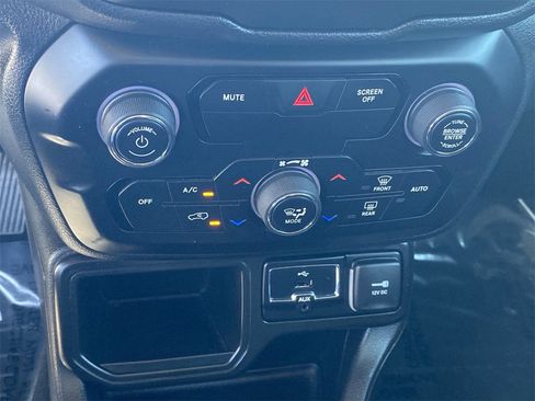 Used 2020 Jeep Renegade Altitude image 26