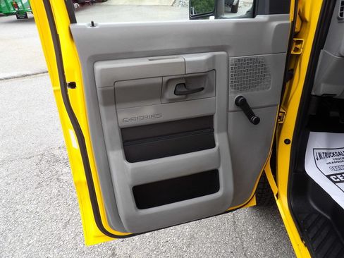 Used 2021 Ford E-350 and Econoline 350 Super Duty RWD image 14