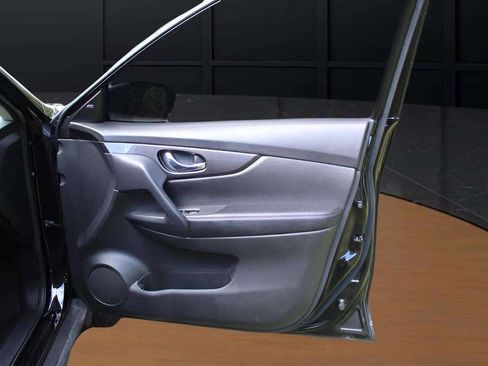 Used 2019 Nissan Rogue SV w/ Premium Package image 27