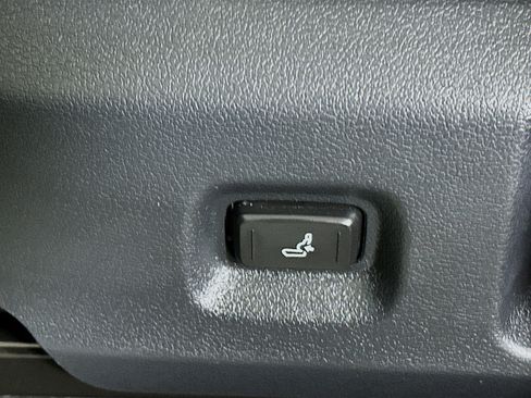 Used 2025 Toyota Tacoma SR5 image 13