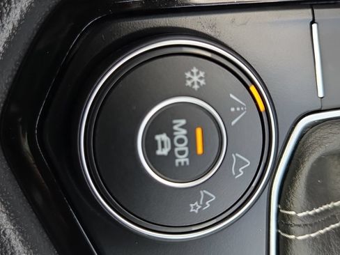 Certified 2023 Volkswagen Taos SEL AWD/4WD image 25