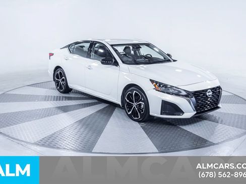 Used 2025 Nissan Altima 2.5 SR FWD image 14