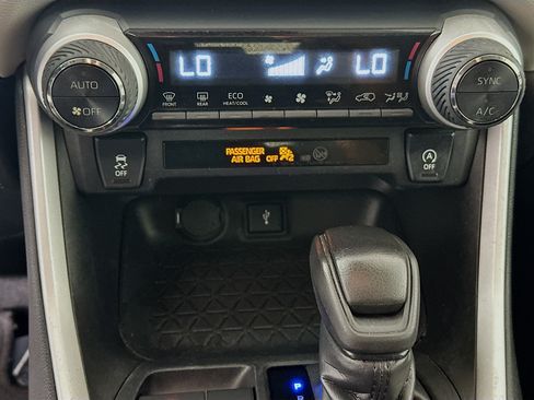 Used 2021 Toyota RAV4 XLE w/ Convenience Package FWD image 23