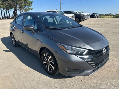 Used 2025 Nissan Versa SV FWD image 2