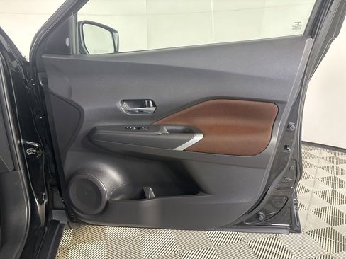 Used 2022 Nissan Kicks SR image 24