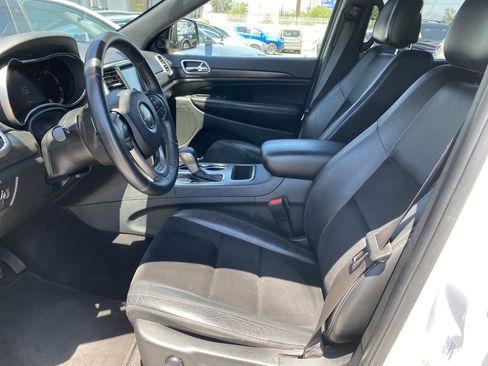 Used 2017 Jeep Grand Cherokee Altitude AWD/4WD image 13