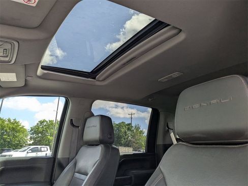 Used 2022 GMC Sierra 2500 Denali w/ Denali Ultimate Package image 22