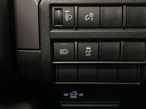 Used 2024 Toyota Tacoma SR5 AWD/4WD image 15