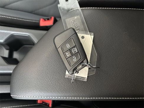 Used 2025 Volkswagen Jetta SEL image 33